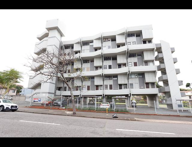 3 BEDROOM APARTMENT FOR SALE IN ESSENWOOD